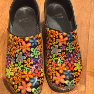 NWOT Dansko Retro Flowered Clogs